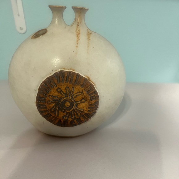 “Warren Hullow” Handmade Mid-Century Pottery Vessel - Picture 2 of 6